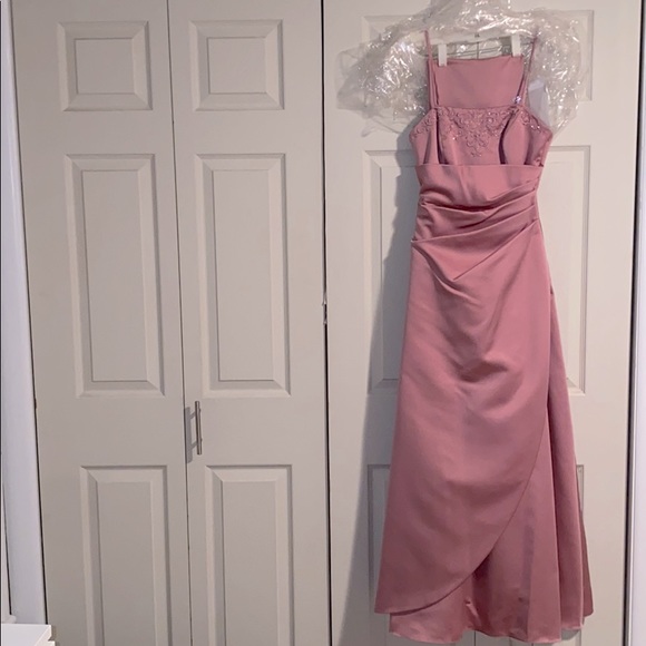 NEW David’s Bridal Rose Quartz Beaded Dress - Picture 1 of 3